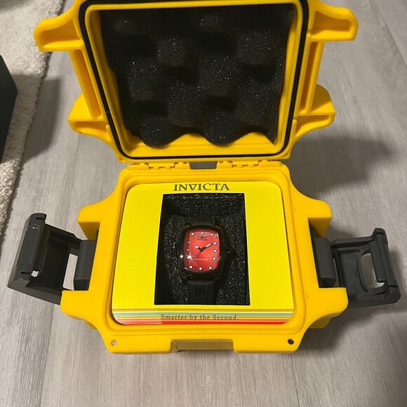 Invicta Special Edition Lupah 19503 Womens Ladies Watch Red Face Black Strap - Picture 5 of 8